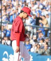 ７回、逆転を許した森浦（撮影・石井剣太郎）