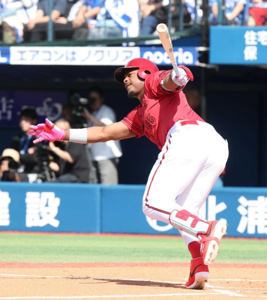 ２回、左前打を放つモンテロ