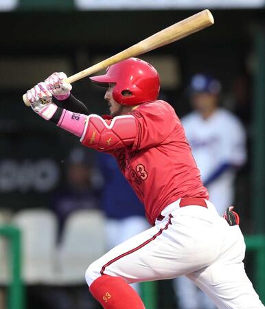 １回、中前打を放つ菊池