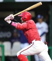 １回、中前打を放つ菊池