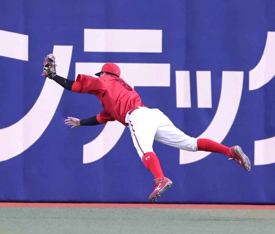５回、福永の打球を好捕する大盛（撮影・北村雅宏）