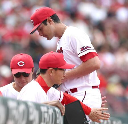 ７回、林に適時打を浴び、途中降板するターノック（撮影・北村雅宏）