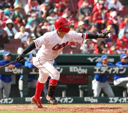 ５回、中前打を放つ大盛（撮影・北村雅宏）