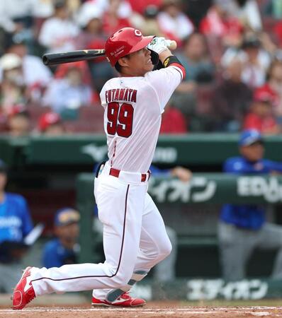 ７回、適時三塁打を放つ二俣（撮影・北村雅宏）