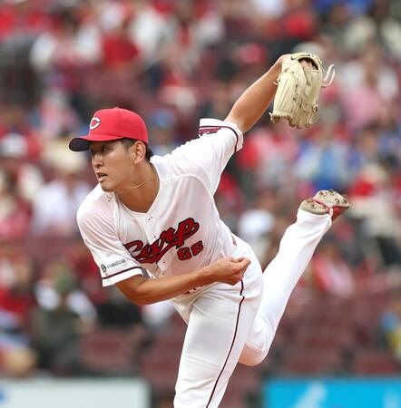 ９回から登板する遠藤（撮影・北村雅宏）