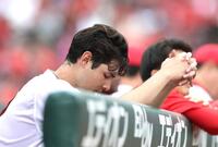 ７回途中、斉藤への交代が告げられ、下を向くターノック（撮影・北村雅宏）