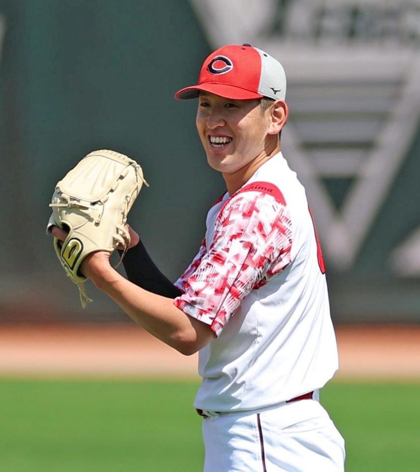 １軍に合流し、キャッチボールする遠藤（撮影・北村雅宏）