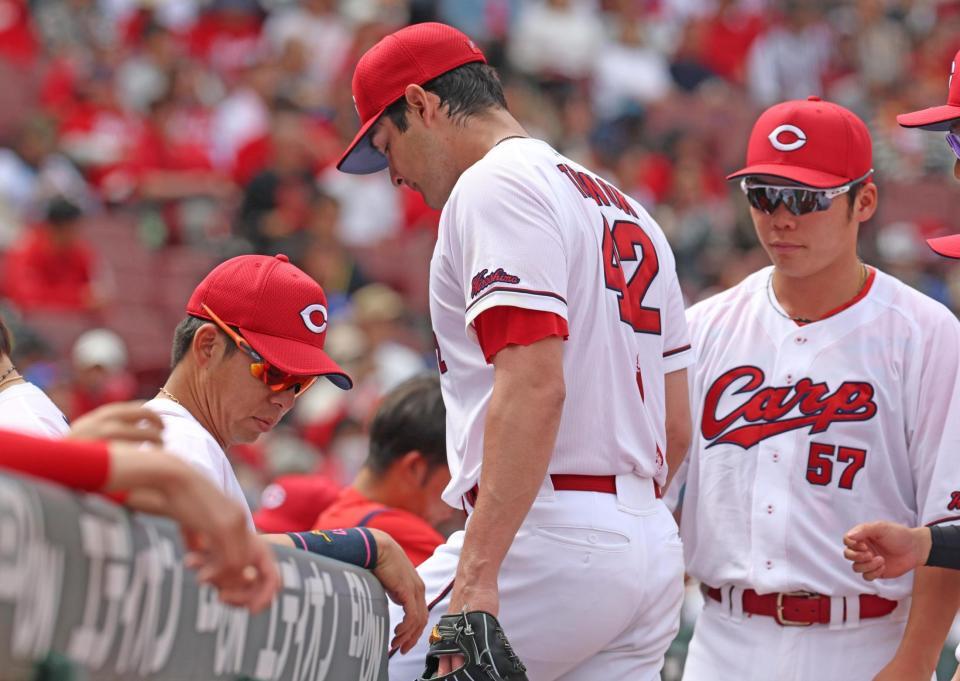 ２回、先制点を許してベンチに戻るターノック（撮影・北村雅宏）