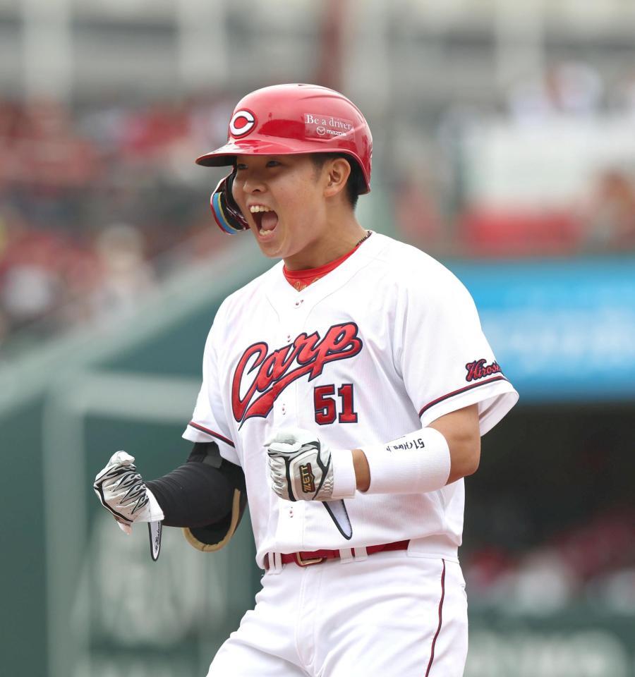 １回、左前打を放ち，ほえる平川（撮影・北村雅宏）