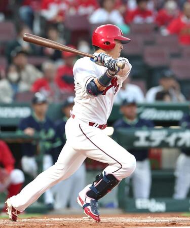 ２回、中前打を放つ野間（撮影・北村雅宏）