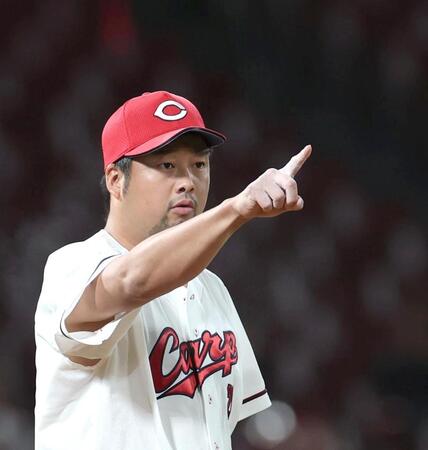 ９回、岩田を空振り三振に斬った中崎（撮影・北村雅宏）