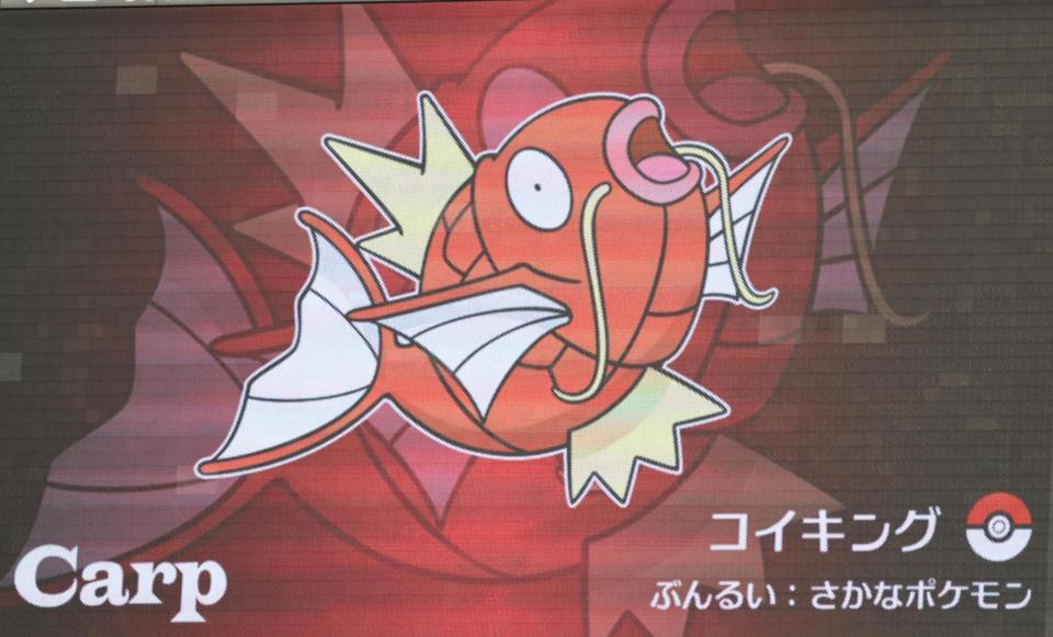 ビジョンに映し出されたコイキング（撮影・北村雅宏）