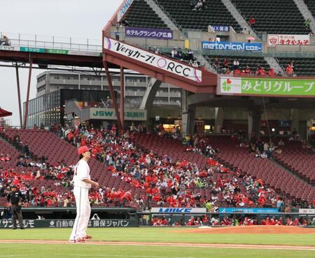 １回、今季初先発のマウンドに向かう大瀬良（撮影・北村雅宏）