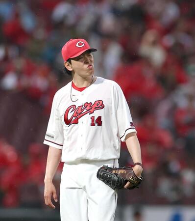 １回、先制点を許してベンチに戻る大瀬良（撮影・北村雅宏）