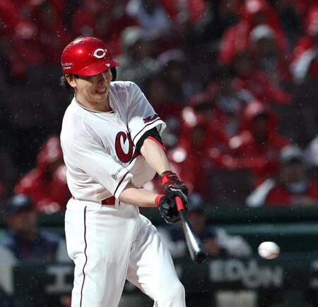 ２回、左前打を放つ大瀬良（撮影・北村雅宏）