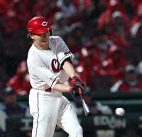 ２回、左前打を放つ大瀬良（撮影・北村雅宏）