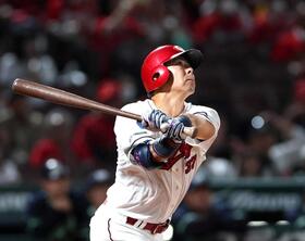 広島・野間　今季初スタメンで貴重犠飛「何とか食らいついて」　お立ち台で大歓声に「お久しぶりです」