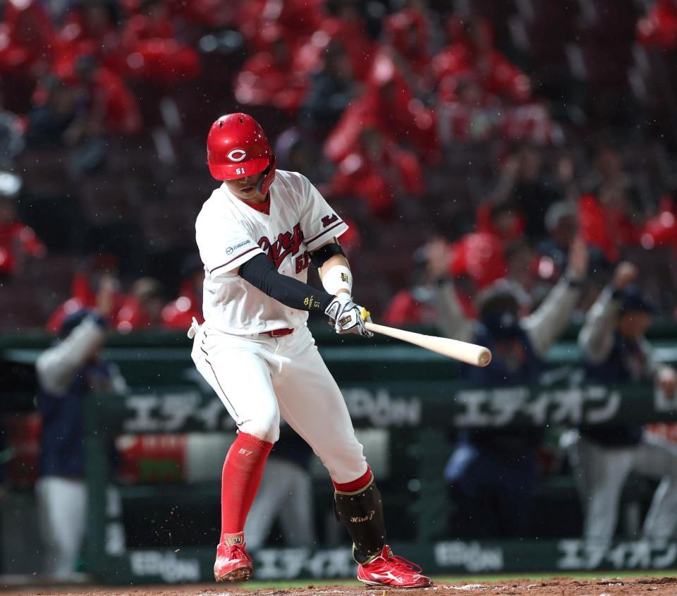 ９回、平川が空振り三振に倒れてゲームセット（撮影・北村雅宏）