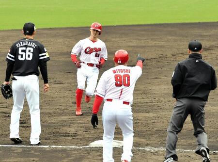 右中間への適時三塁打を放った辰見(撮影・畠山賢大）