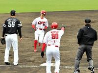 右中間への適時三塁打を放った辰見(撮影・畠山賢大）