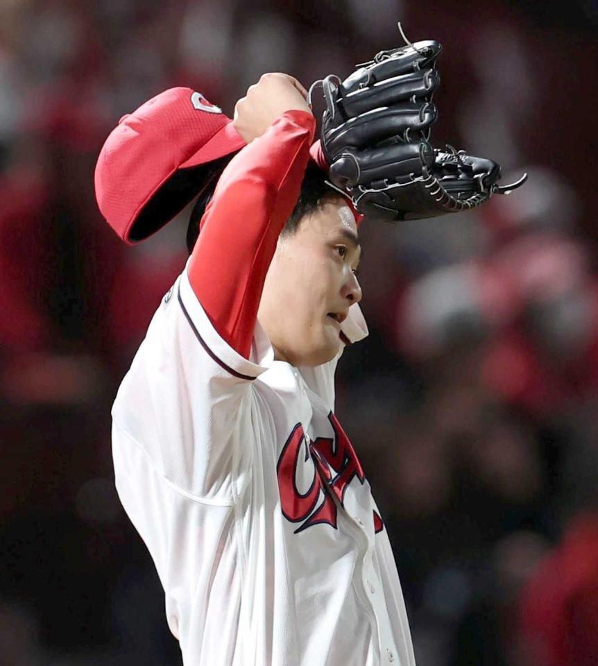 ５回、サンタナに先制となる２ランを浴びた岡本（撮影・北村雅宏）