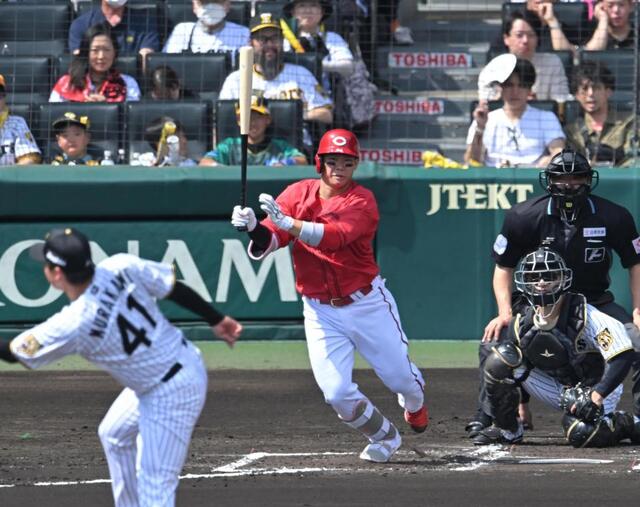 広島が初回に23イニングぶり得点 4番・坂倉が村上から先制の中前
