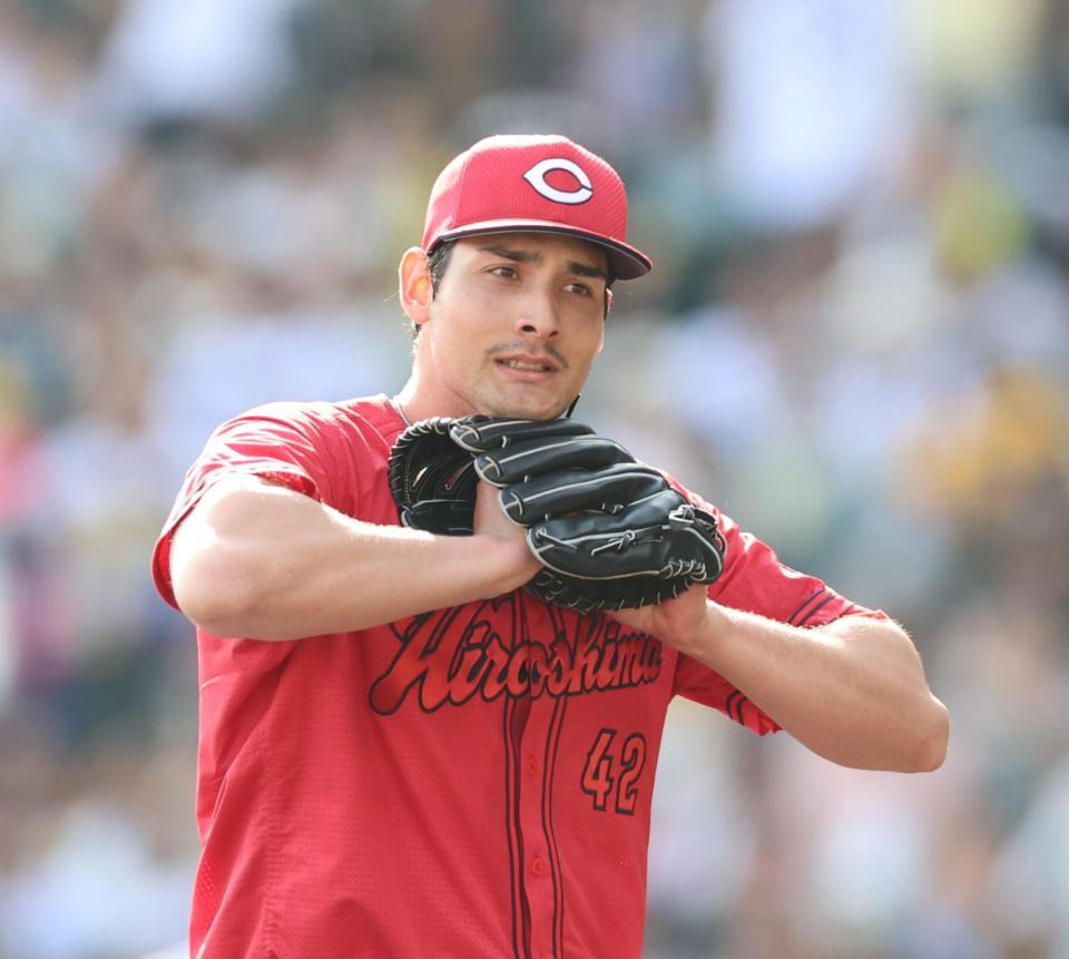 ４回、無失点に抑えベンチに戻るターノック（撮影・山口登）