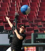 トレーニングする床田（撮影・北村雅宏）