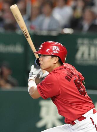 ５回、平川は中前に適時打を放つ