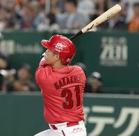 ５回、坂倉は右越えに３ラン