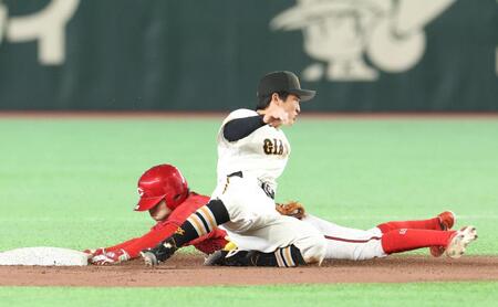 ６回、一走辰見は二盗に失敗（撮影・佐々木彰尚）