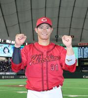 逆転３ランを放ったヒーローの坂倉（撮影・佐々木彰尚）