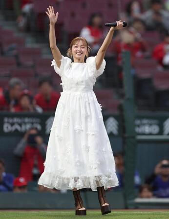 試合前、球場を盛り上げるＤｒｅａｍ　Ａｍｉ（撮影・北村雅宏）