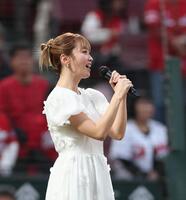 国歌斉唱するＤｒｅａｍ　Ａｍｉ（撮影・北村雅宏）