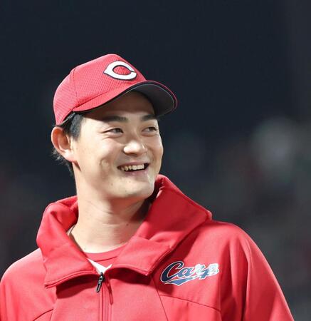 先発初勝利を挙げ、笑みを見せる岡本（撮影・北村雅宏）