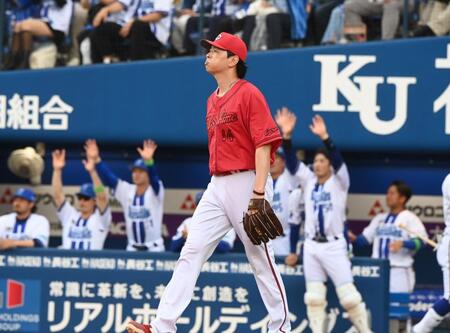 ２回、ＤｅＮＡ打線につかまり呆然とする大瀬良（撮影・園田高夫）
