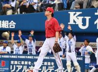 ２回、ＤｅＮＡ打線につかまり呆然とする大瀬良（撮影・園田高夫）