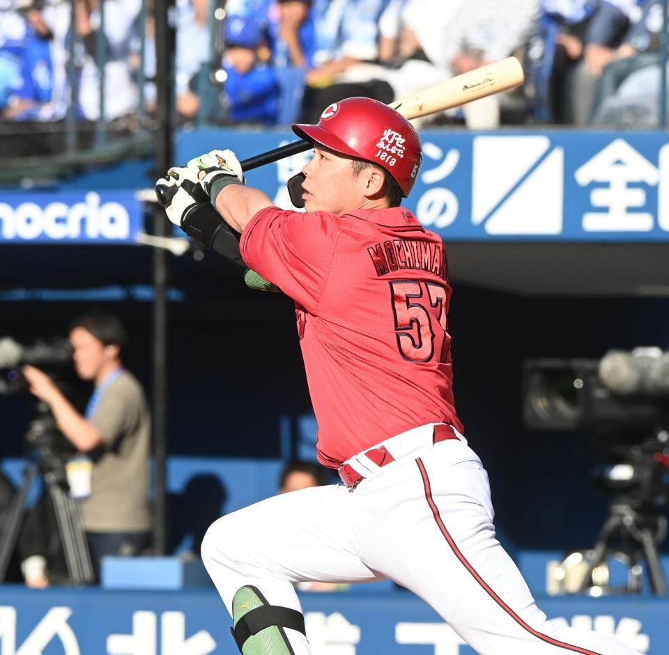 ９回、同点ソロを放った持丸（撮影・園田高夫）