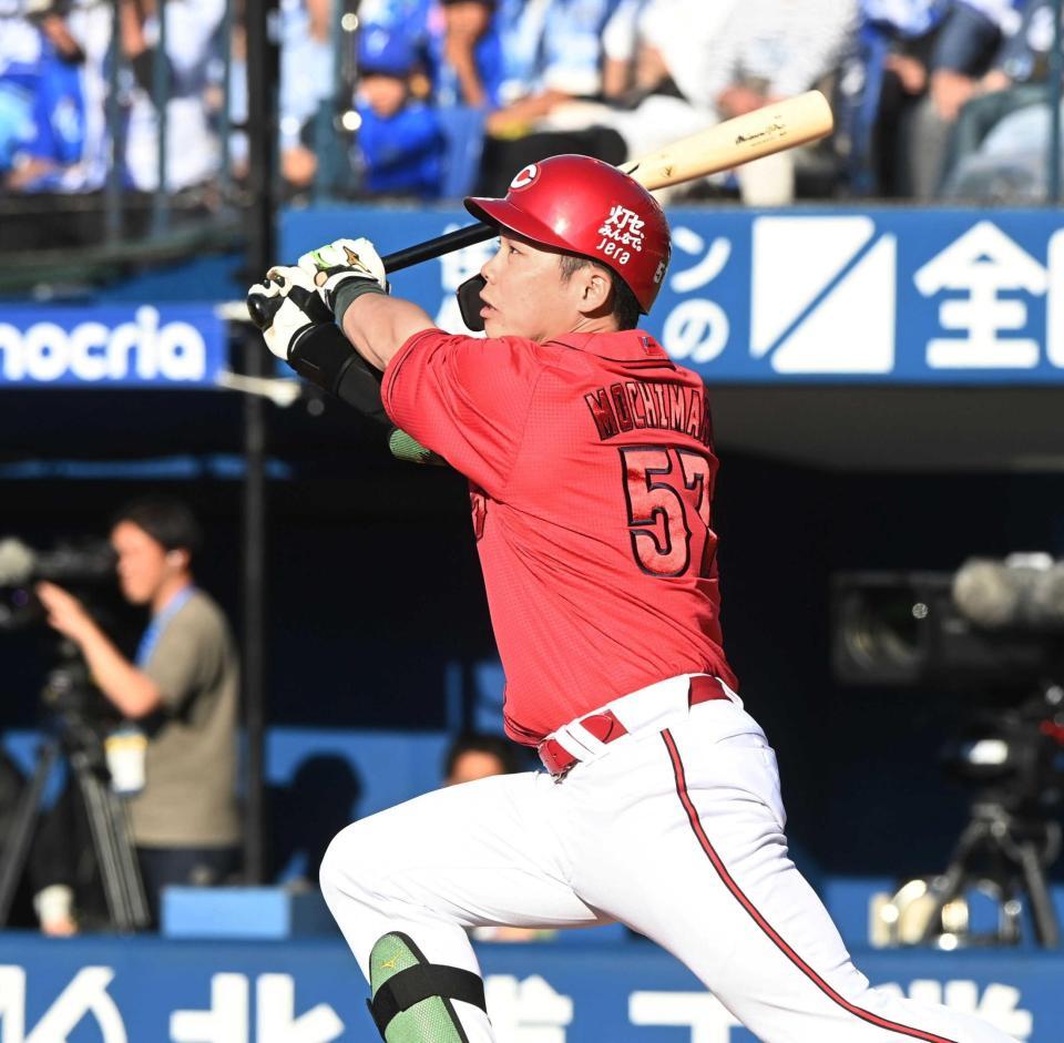 ９回、同点ソロを放つ持丸