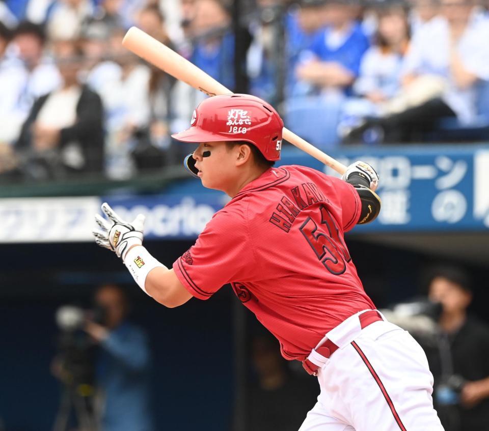 ５回、中前２点適時打を放った平川（撮影・園田高夫）