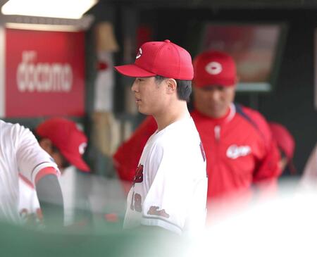 １回、先制点を失いベンチに戻る森下（撮影・北村雅宏）