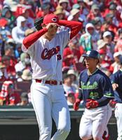 ４回、沢井に２ランを浴びた岡本（撮影・北村雅宏）