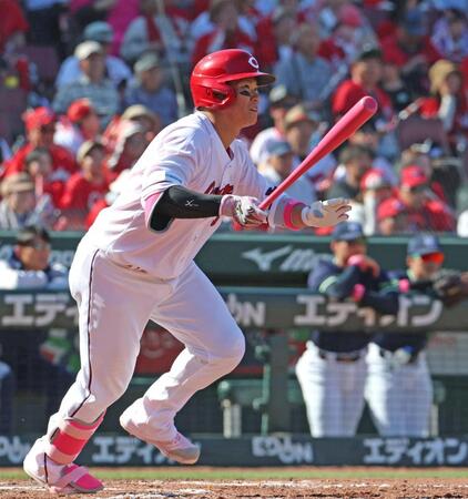 ７回、適時打を放つ坂倉（撮影・北村雅宏）