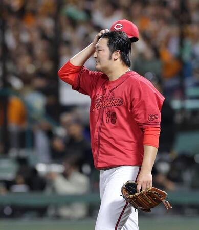 ４回、同点適時打を打たれ悔しがる床田（撮影・立川洋一郎）