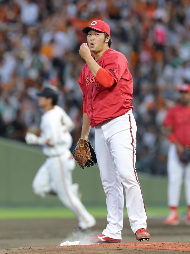 ２回、大城に先制ソロを浴びる床田（撮影・立川洋一郎）