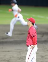 ５回、キャベッジに先制ソロを浴びる玉村（撮影・立川洋一郎）