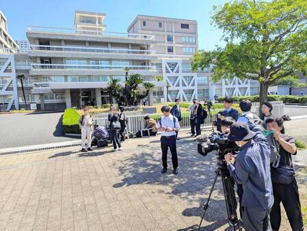 　羽月被告の初公判が行われる広島地裁前には多くの報道陣が詰めかける