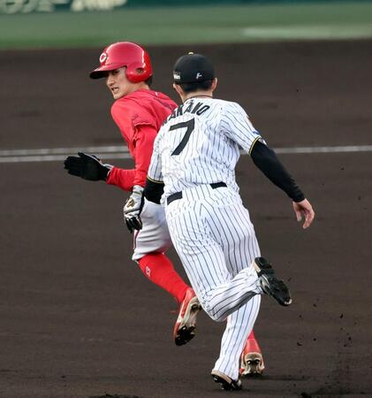 １回、一塁走者の辰見はけん制に飛び出しタッチアウトになる（撮影・山口登）