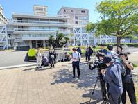 　羽月被告の初公判が行われる広島地裁前には多くの報道陣が詰めかける