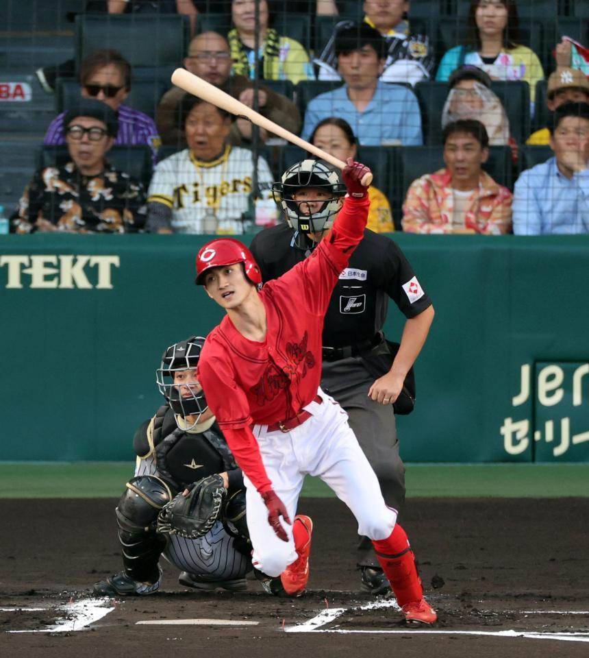 １回、右前打を放つ辰見（撮影・山口登）